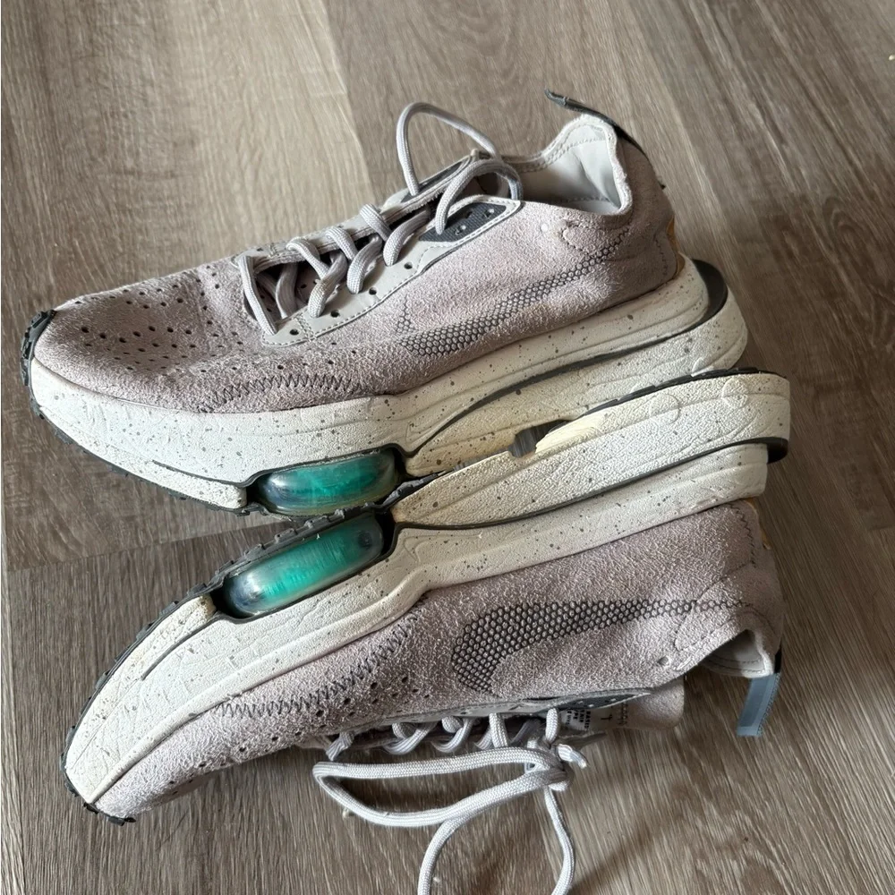 Nike Men's Light Gray Sneakers